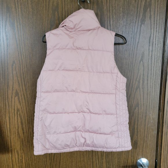Old Navy Women's Rose Pink Puffer Vest Size Medium - Picture 6 of 8